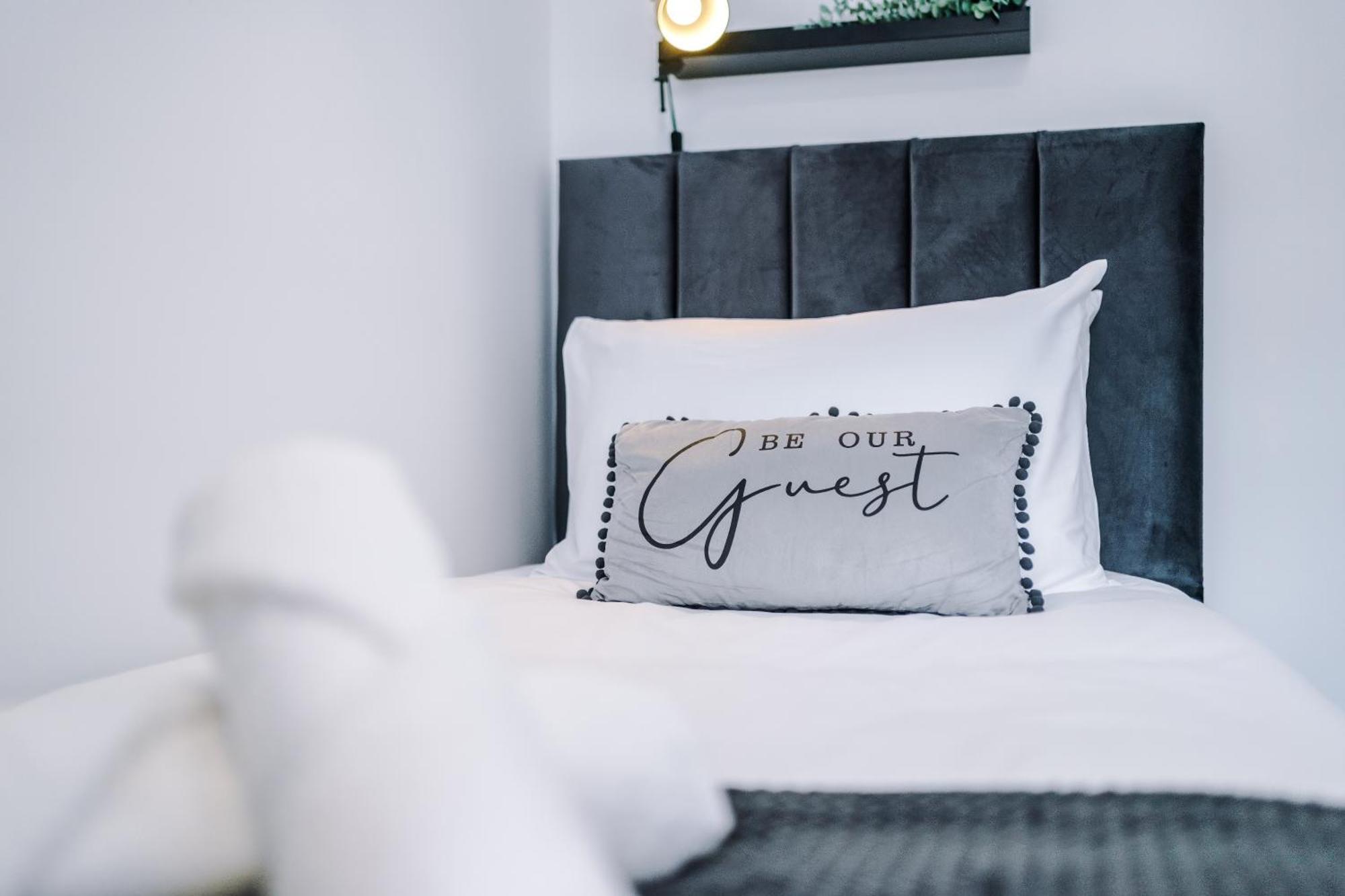 Modern Premium 3 Bed Hidden Gem - Central Location 반즐리 외부 사진